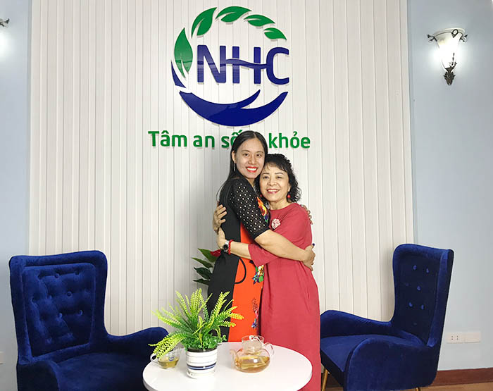 Cô Hà hạnh phúc sau quá trình trị liệu 21 ngày tại NHC