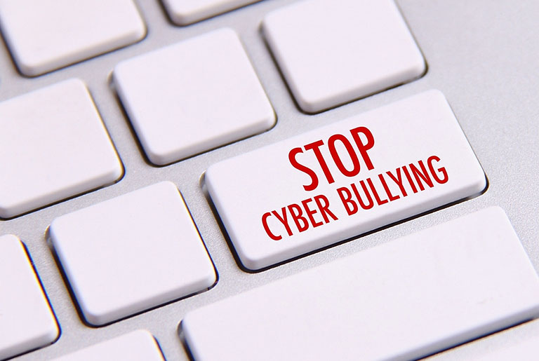 vượt qua Cyberbullying