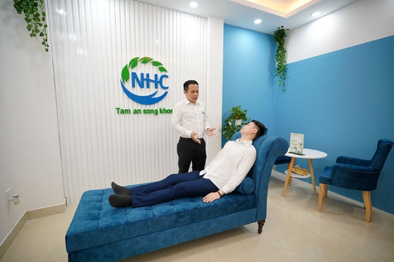 có nên đánh thức người bị mộng du