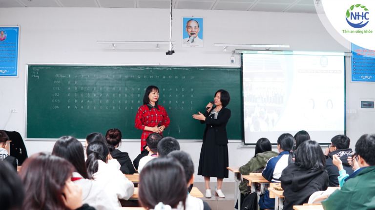 Chuyên gia Vũ Thị Ngần và chuyên gia Võ Thị Thanh Phương